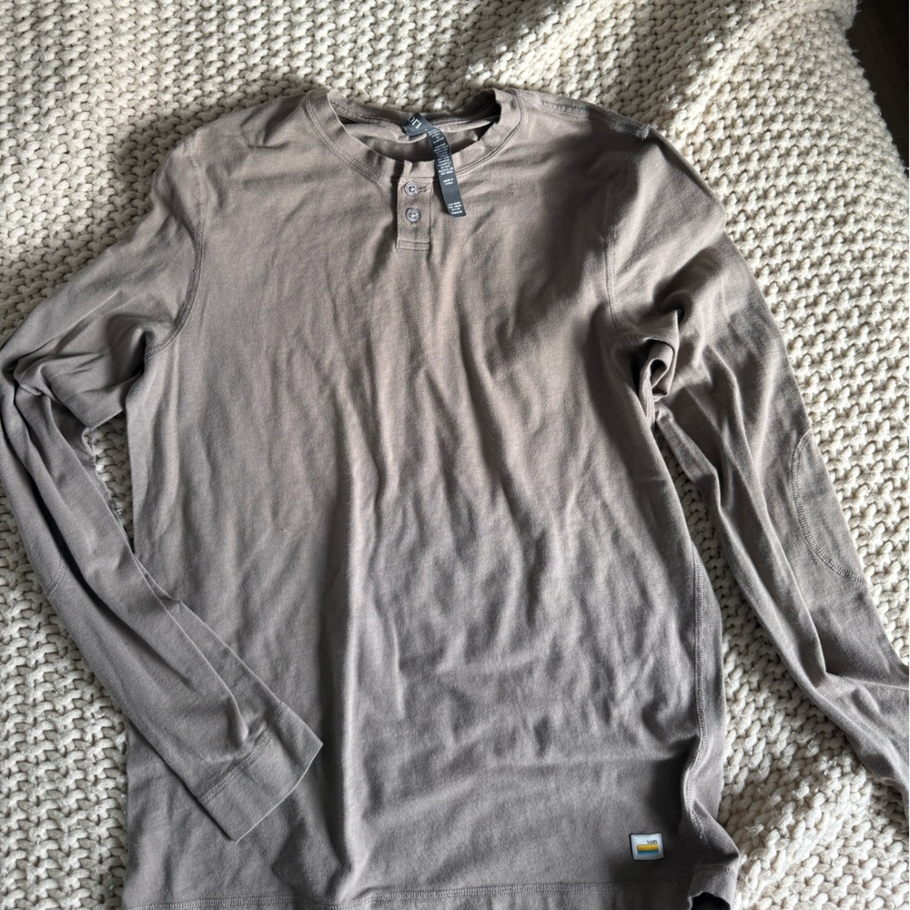 Vuori Men's Long Sleeve Henley Shirt